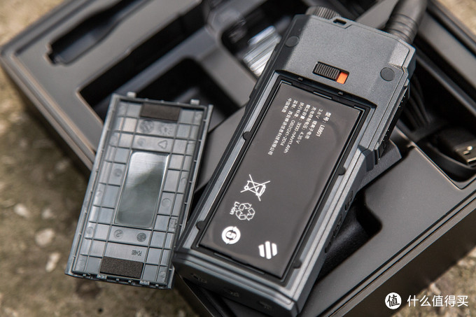 看小米对讲机专业版，什么是极蜂智能数字对讲机？