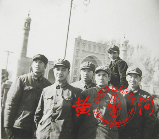 余宁生和战友们在新疆南疆喀什合影