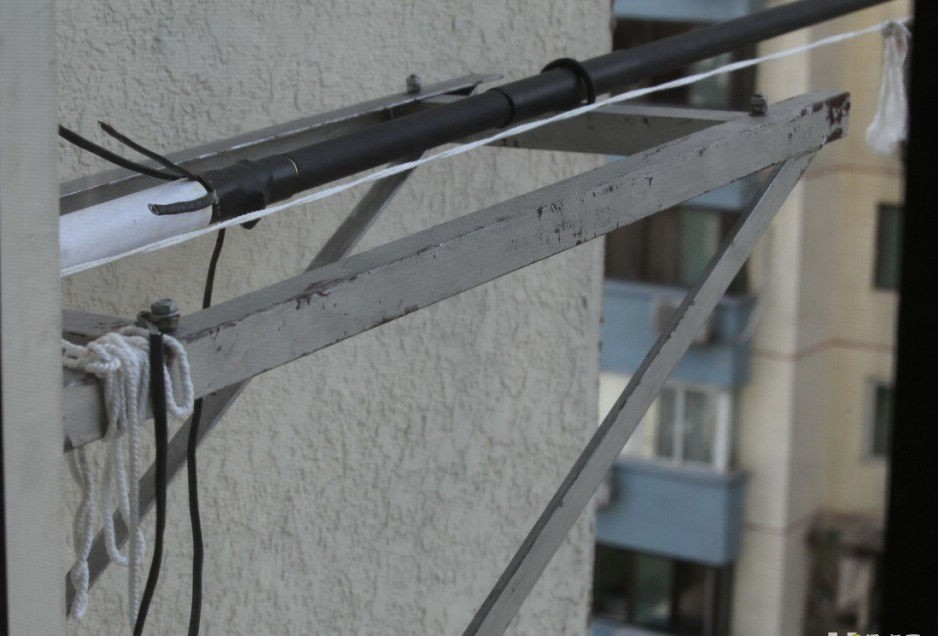 图八：单根天线的固定支架