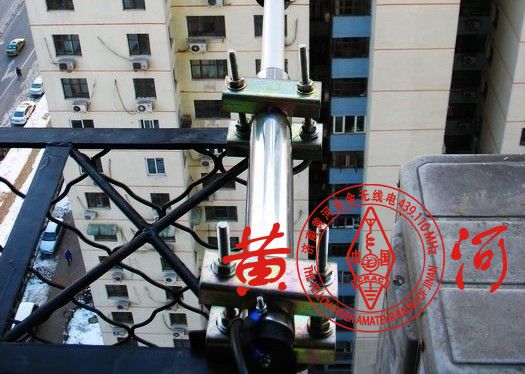 图九:固定在架子上的天线