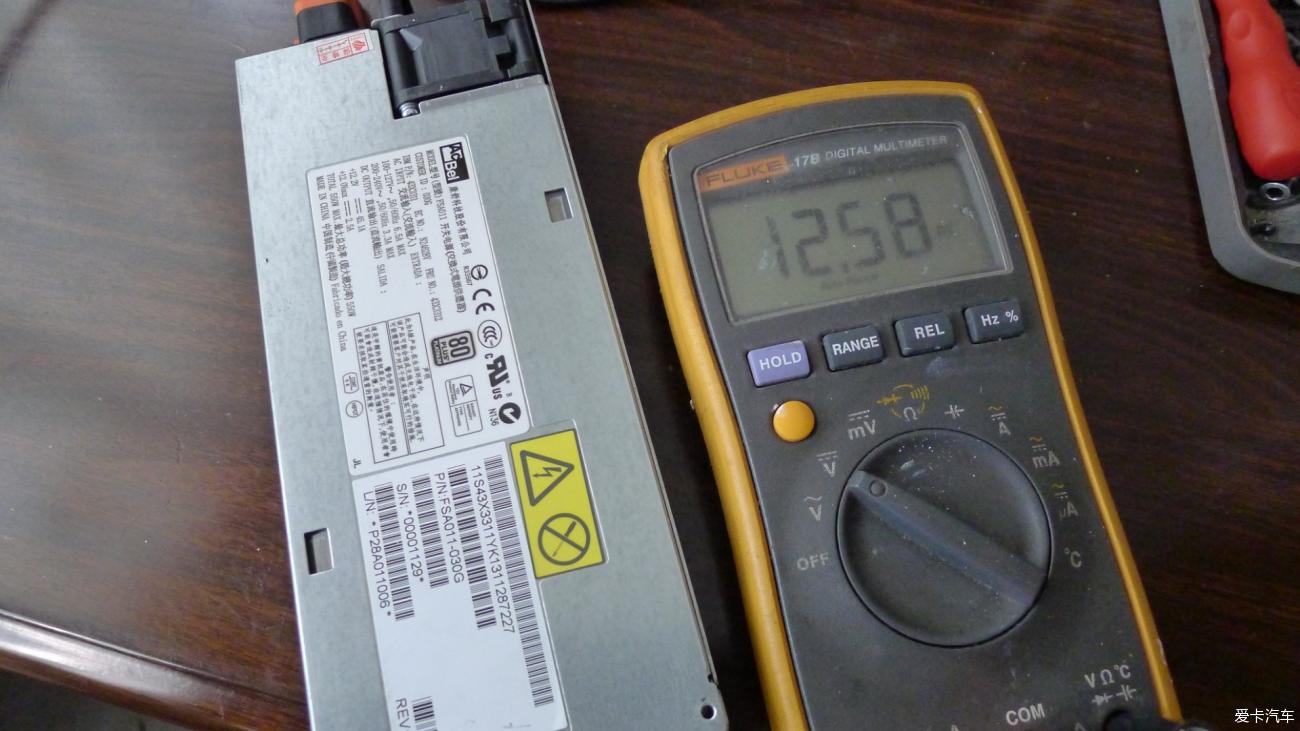 便宜好用，20元包邮的550w服务器电源改电压为13.8v