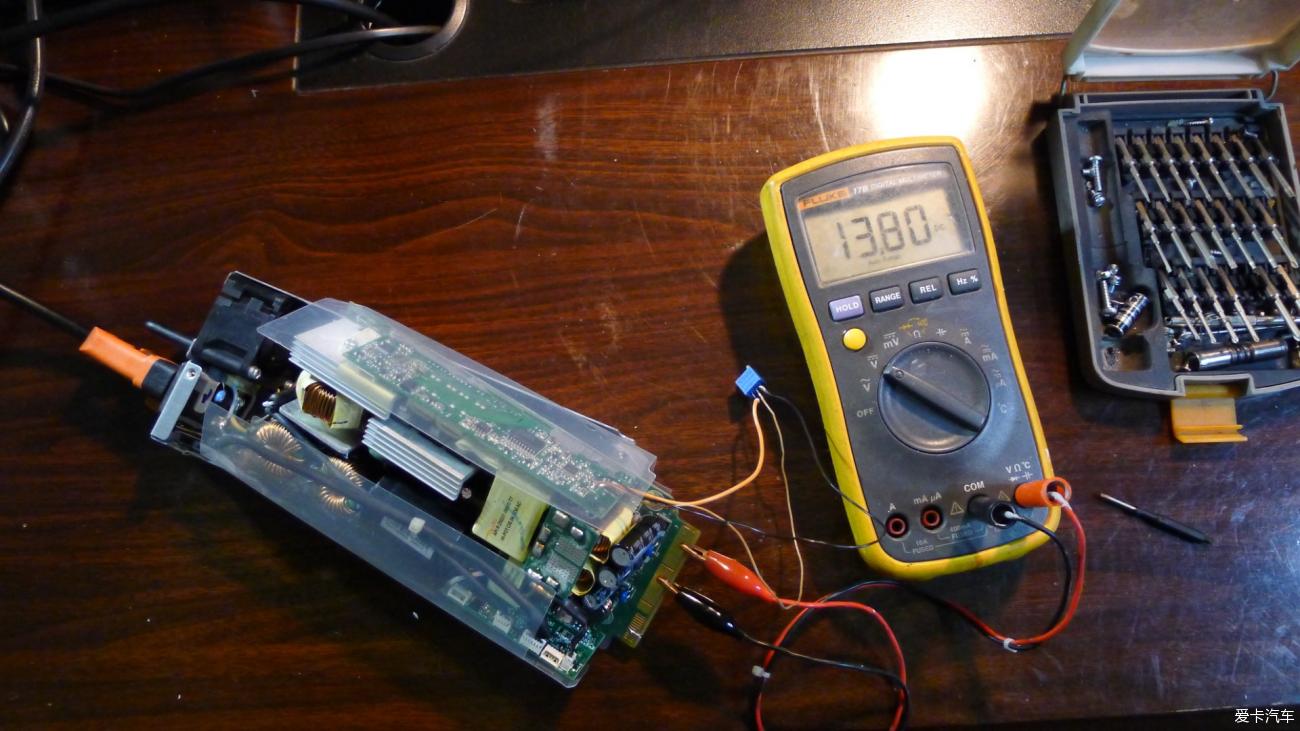 便宜好用，20元包邮的550w服务器电源改电压为13.8v