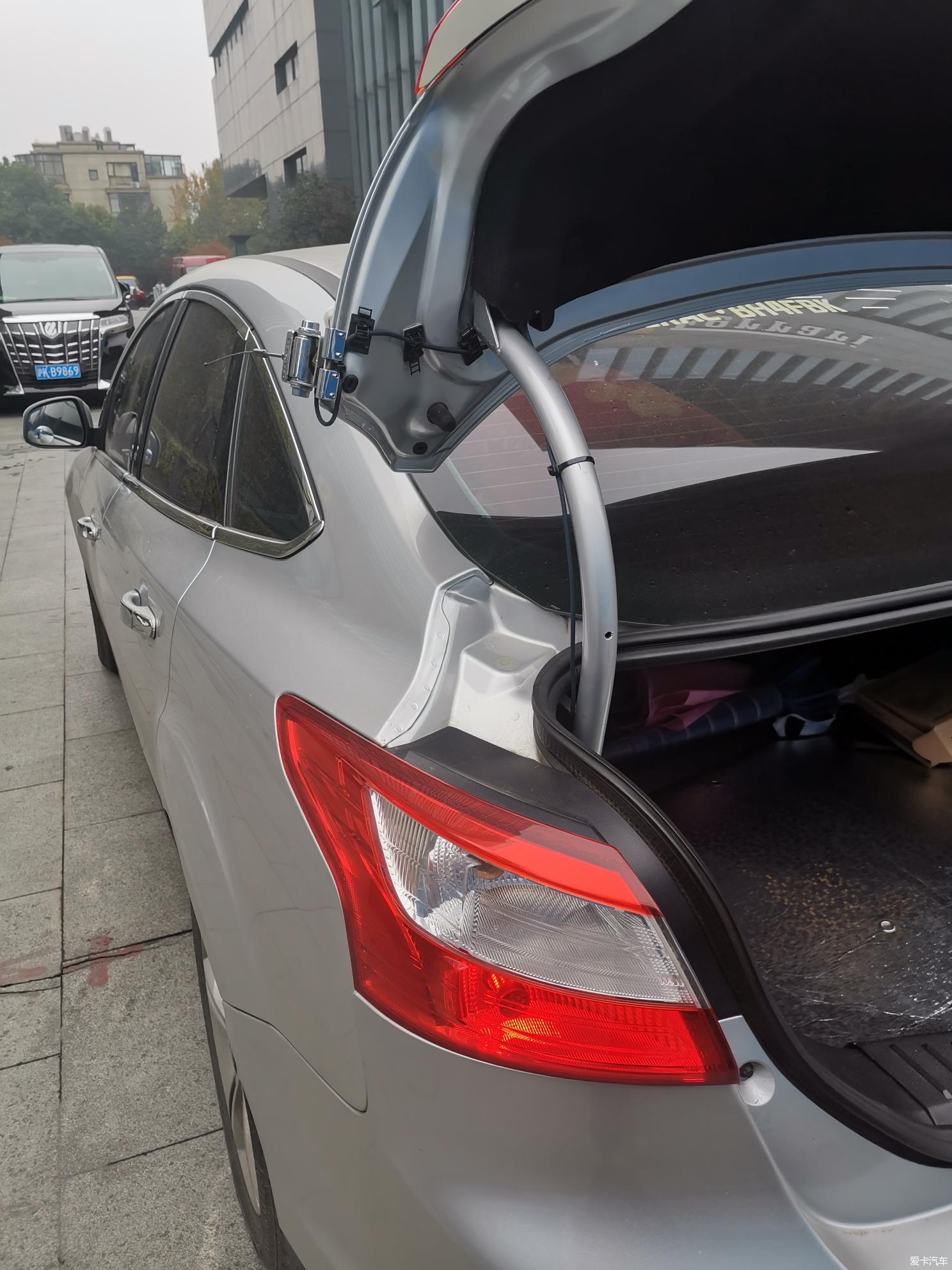 新福会12款福克斯安装YAESU FTM-300DR车台